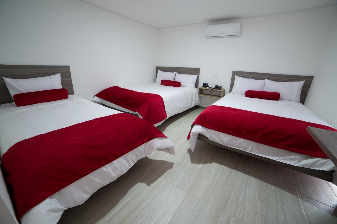 Hotel Med 70 Medellin Bagian luar foto