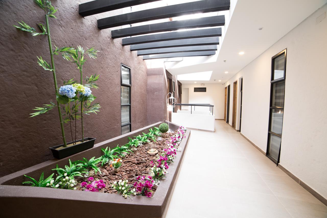 Hotel Med 70 Medellin Bagian luar foto