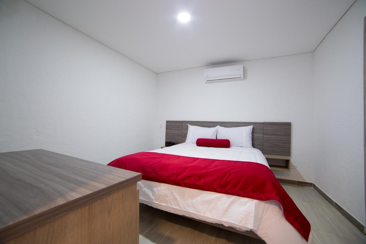Hotel Med 70 Medellin Bagian luar foto