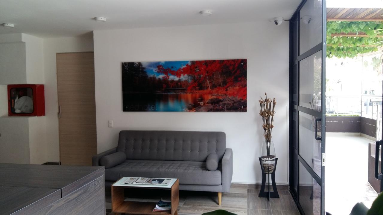 Hotel Med 70 Medellin Bagian luar foto