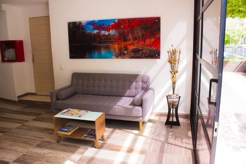 Hotel Med 70 Medellin Bagian luar foto