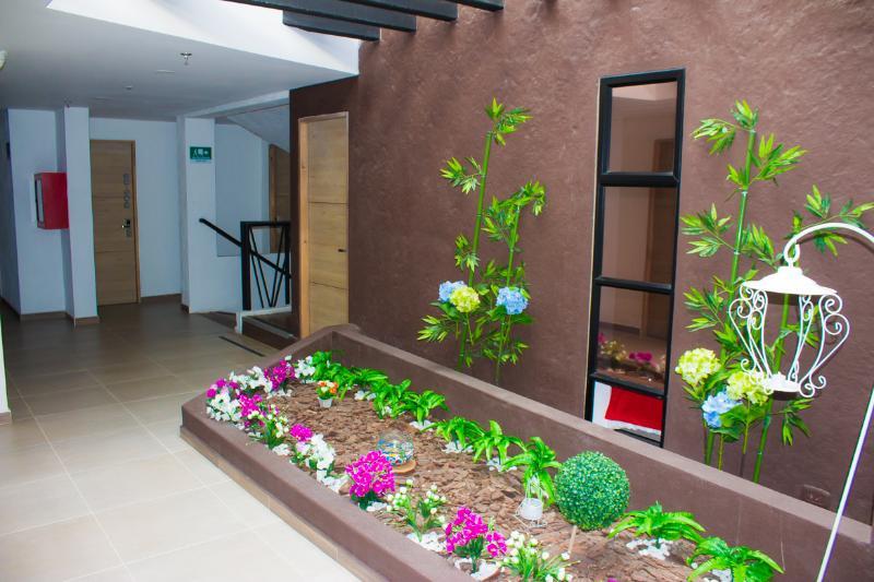 Hotel Med 70 Medellin Bagian luar foto