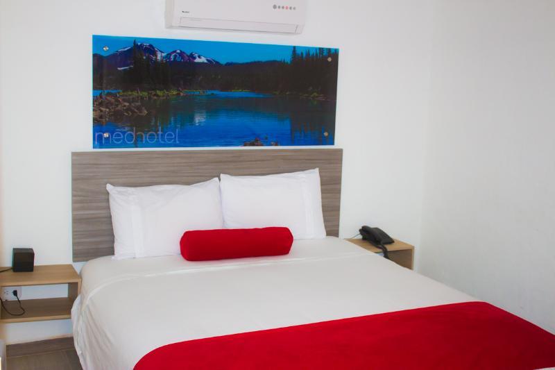 Hotel Med 70 Medellin Bagian luar foto