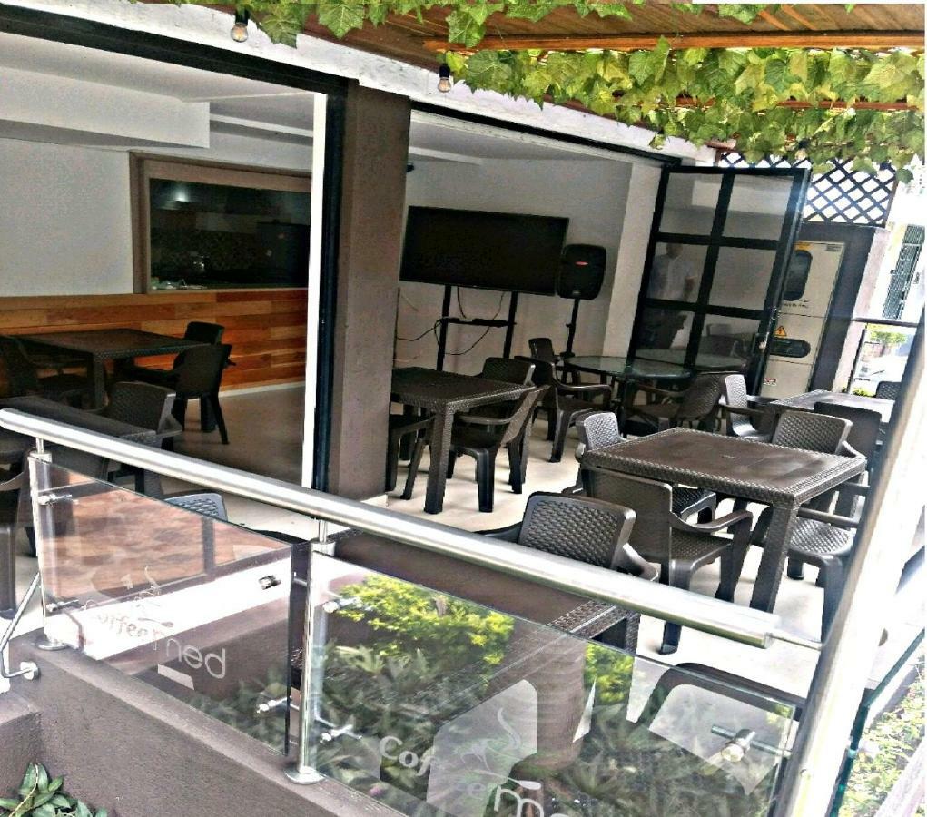 Hotel Med 70 Medellin Bagian luar foto